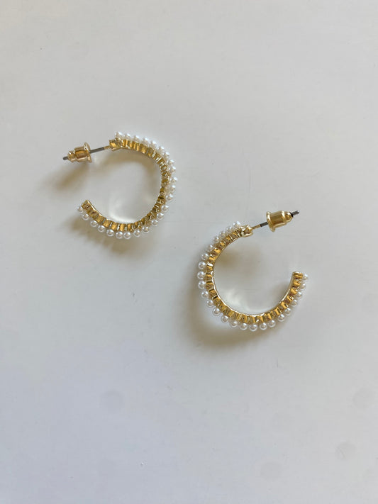 Hoop earring with pearl beads