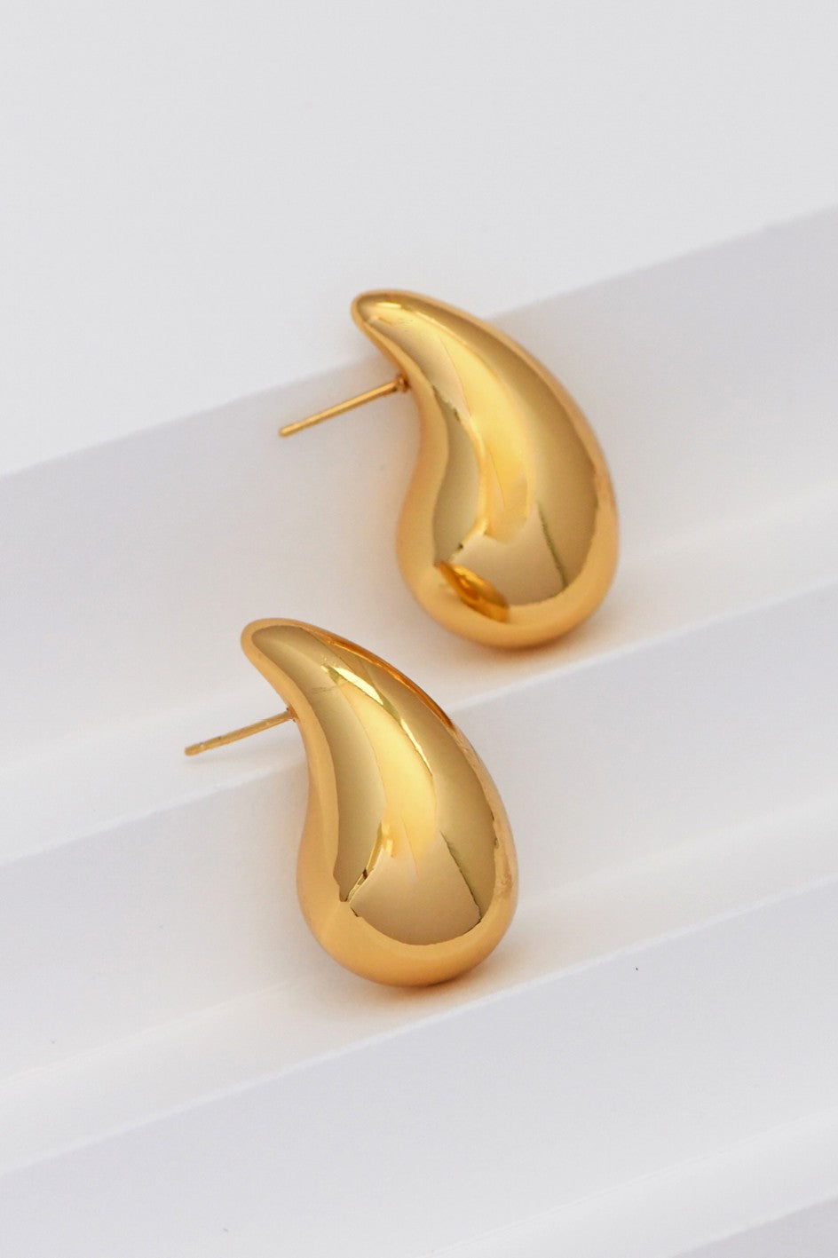 Gold teardrop earring