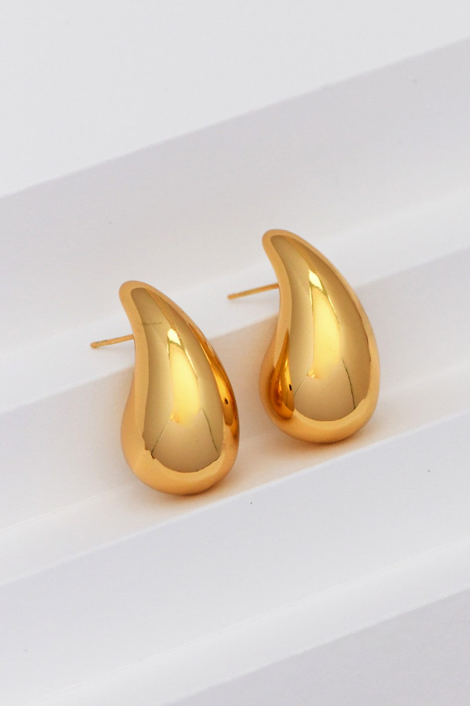 Gold teardrop earring