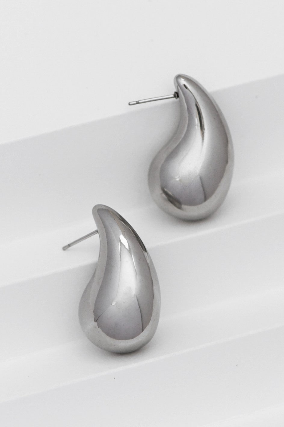 Silver teardrop earring