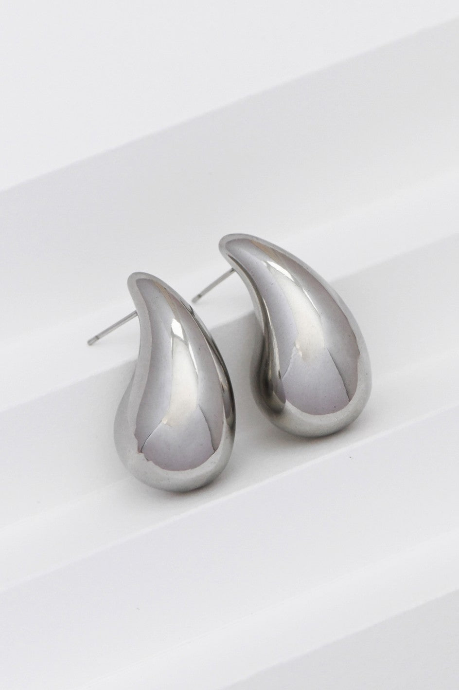 Silver teardrop earring